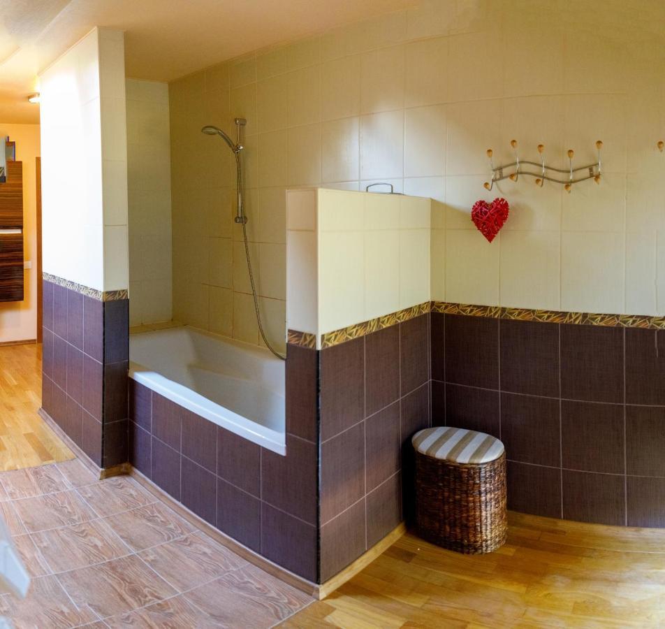 Bash Village House Ventspils Esterno foto